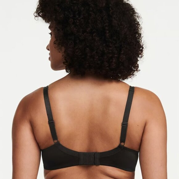 Chantelle Basic Invisible Smooth Support T-Shirt Bra in Black, 34DD - Picture 2 of 13